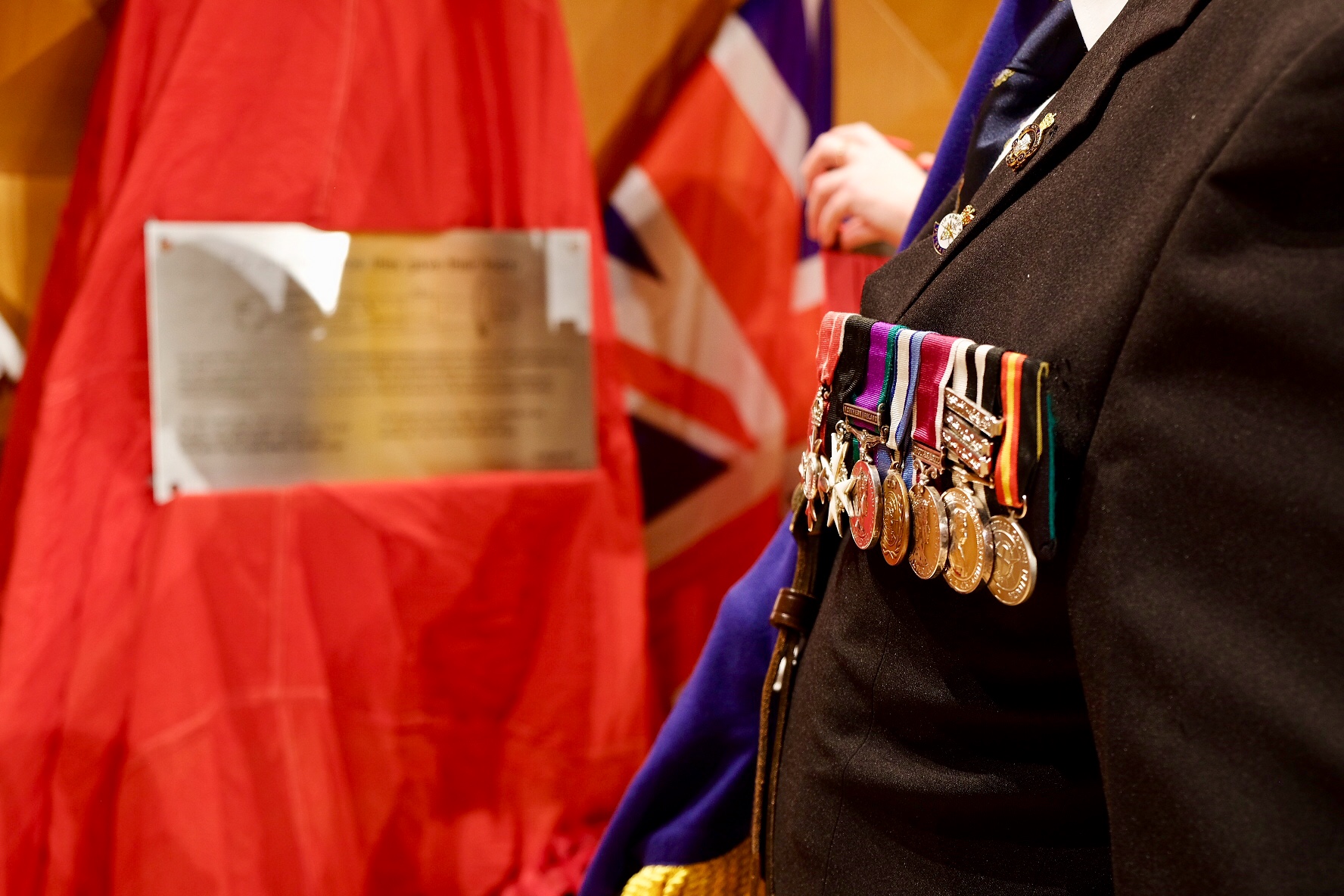 De onthulling van de plaquette in 2018